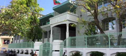 އާދިއްތަ ދުވަސް ސަރުކާރު ބަންދު