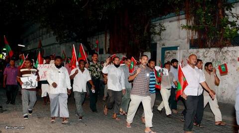 ޑެންމާކުގައި ނަޝީދު ދެއްކެވި ވާހަކަތަކާ ދެކޮޅަށް މުޒާހަރާކޮށްފި