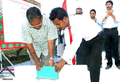 ކަނޑިތީމުގައި އަލަށް އިމާރާތްކުރާ ހުކުރު މިސްކިތުގެ ބިންގާ ރައީސް ވަހީދު އަޅުއްވައި ދެއްވައިފި