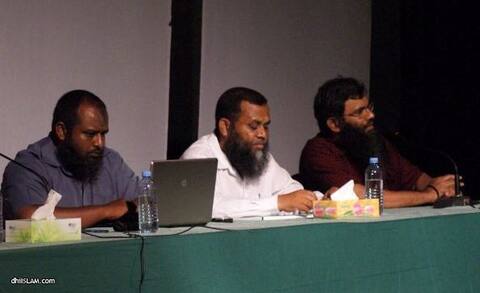 ޢިލްމުވެރިންގެ ވާޖިބަށް ހުރަސް ނާޅާށެވެ!
