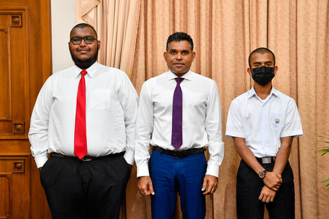 ސައުދީ ޤުރުއާން މުބާރާތުގައި ބައިވެރިވި ދިވެހި ދަރިވަރުންނާއި ނައިބު ރައީސް ބައްދަލުކުރައްވައިފި