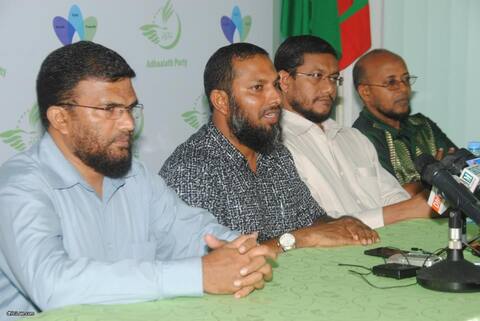 ނަޝީދުގެ ހިތުގައި އޮންނަ ނަފްރަތު ފާޅުވެގެން ދަނީ ޣައިރުދީނުގެ މިޝަނަރީން ގާތަށް ވަޑައިގެންނެވޭ ވަގުތު: އަދާލަތު