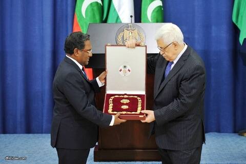 ނިޝާން އިއްޒުއްދީނުގެ އިއްޒަތުގެ ވެރިކަން ފަލަސްތީނުގެ ރައީސަށް އަރުވައިފި