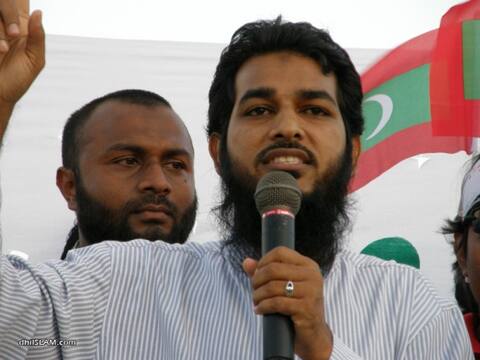 މިރޭ ބާއްވާ އައްޝައިޚް އާދަމް ޝަމީމްގެ ޚާއްސަ ދަރުސަށް ވީހާވެސް ގިނަ ބޭފުޅުން ވަޑައިގަތުމަށް ޝައިޚް ޝަހީމް އިލްތިމާސް ކުރައްވައިފި