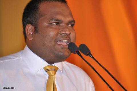 އައްޑޫ ސިޓީގައި ބަހައްޓާފައިވާ މޮނިއުމަންޓްތައް ނެގުމަށް އެމްޑީޕީ ޢަލީ ވަހީދު ގޮވާލައްވައިފި