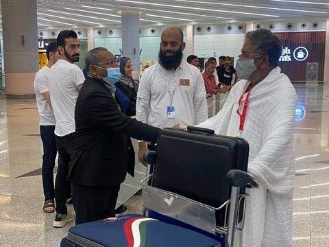 ރާއްޖޭން ޙައްޖަށް ދާ މީހުން ފުރަން ފަށައިފި