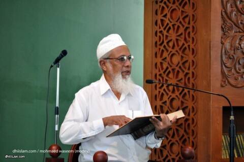 ޤައުމު އިޞްލާޙްކުރާން ބޭނުން މީހުން ވަކި ކުލައަކަށް އަދި ވަކި މީހަކަށް ތަރްޙީބު ދިނުމުގެ ބަދަލުގައި މާތްވެގެންވާ އިސްލާމްދީނަށް ލޯބި ހުސްކޮށްލުމަށް އައްޝައިޚް ބީއޭ ނަސީމް ގޮވާލައްވައިފި