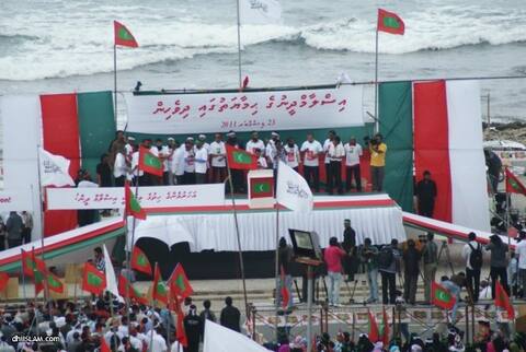 ބޮޑު މުޒާހަރާގެ ބައިވެރިންގެ ޑިމާންޑްތަކަށް އަދުގެ އޯގާތެރި ސަރުކާރުން އިޖާބަދީ ހަށިފޮޅާލާފައި....