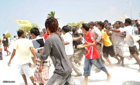 ޢަދާލަތު ޕާޓީގެ ވަފްދެއް ތުޅާދޫއަށް އެރުމުން ހަމަނުޖެހުން ހިންގައިފި