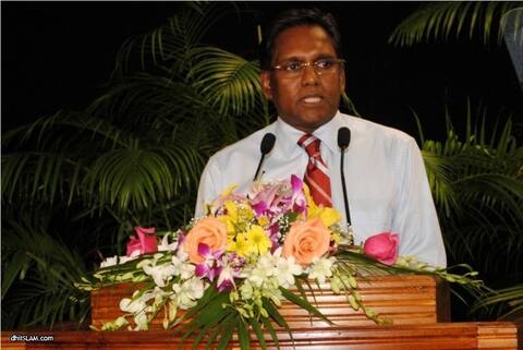 ޑިމޮކްރަސީ ހަލާކުކޮށްލީ ނަޝީދު : ރައީސް