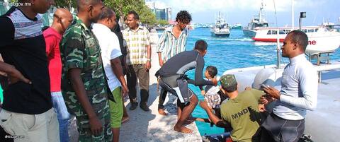 އެކްސިޑެންޓް ވުމުން ފިލައިގެން ދިޔަ ދޯނި ހޯދައި އޭގެ ފަޅުވެރިން ހައްޔަރު ކޮށްފި