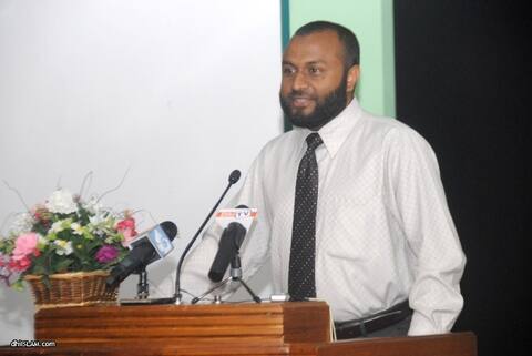 ވަކިން ޖަމާއަތް ހަދައިގެން ނަމާދު ކުރުމާއި ޚުތުބާ ކިޔުން ހުއްޓުވަންޖެހޭ: ޑރ ޝަހީމް