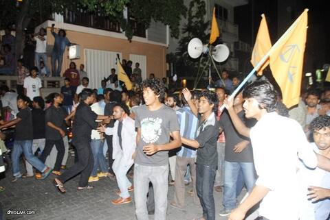 މުޒާހަރާގައި 55 މީހަކު ހައްޔަރުކޮށްފައި ވާކަމަށް ފުލުހުން ބުނެފި