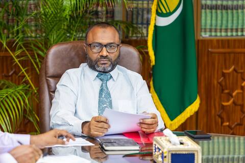 މޫނުބުރުޤާ އަޅައިގެން ވަޒީފާއަށް ނުކުމެވޭ ގޮތައް ޤަވާއިދަށް ގެނައި ބަދަލާއެކު ވަޒީރު ޝަޙީމްގެ ޝުކުރު ރައީސް މުޢިއްޒަށް