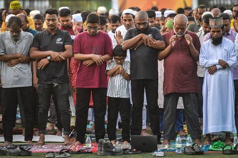ފާފަކުރުމުގައި ދެމިތިބެ މަރުވެދިޔަ މީހުންނަށް އޮތީ ހިތްދަތިކަން: ހުކުރު ޚުޠުބާ