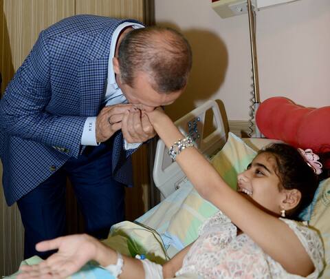 ތުރުކީއަށް ފަރުވާއަށް ގެނައި ޣައްޒާގެ ޒަހަމުވެފައިވާ މީހުންނަށް ޢުރުދުޣާން ޒިޔާރަތް ކުރައްވައި ހާލުބައްލަވައިފި