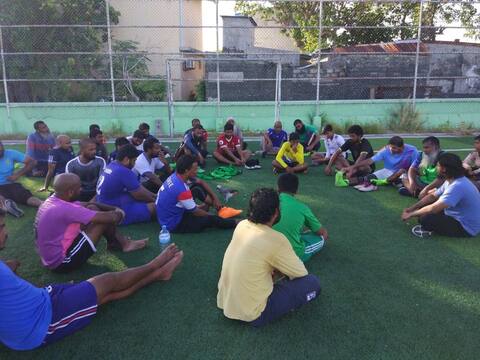 ފަތިސް އެފްސީ ފުޓުބޯޅަ ޓީމު؛ ޒުވާނުން ނަމާދާއި ގާތްކުރެއްވުމާއި ދީނީ ހޭލުންތެރިކަން އިތުރު ކުރެއްވުމަށް