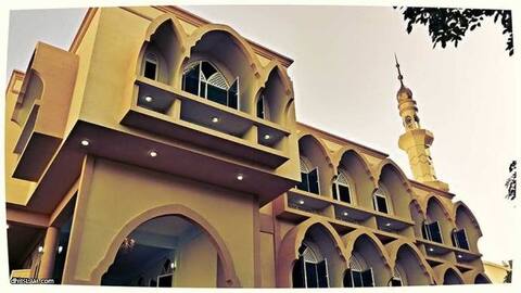 ލޮބުވެތި އަޚުންނޭވެ. ހުކުރު ދުވަހެވެ.