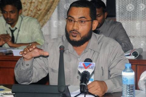 ޝެއިޚް އިލްޔާސް: ލާދީނިއްޔަތުގެ މެޔަށް ހަރާލެވުނު ކަނޑި!