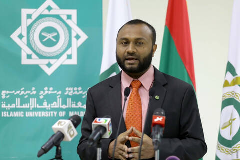 ހުރިހާ ތަނަކަށް ލުއިދޭއިރު މިސްކިތްތައް ހުޅުވާލަން ޖެހޭ: ޑރ ޝަހީމް