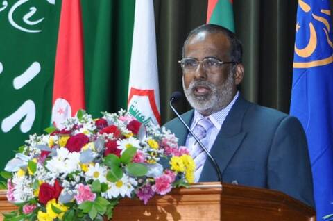 ކުއްލިއްޔާގެ ދަރިވަރަކަށް މޫނު ބުރުގާ ނަގައިގެން ކިޔަވަން އައުމަށް އަންގާފައިވާ މައްސަލާގައި ޖަމްޢިއްޔަތުލް އަޚަވާތުން އެތަނުގެ ރެކްޓަރ އާއި ބައްދަލުކޮށްފި