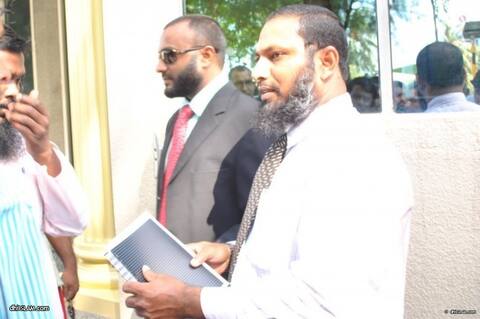 ފޮޓޯއިން؛ 23ޑިސެމްބަރު ވެބްސައިޓް މައްސަލާގައި ފުލުސް އޮފީހަށް ހާޒިރު ކުރުން