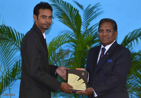 ޝަރަފުވެރި ކަމުގެ ޤައުމީ އިނާމާއި، ހިތްވަރު ދިނުމުގެ ޤައުމީ އިނާމު ދެއްވައިފި