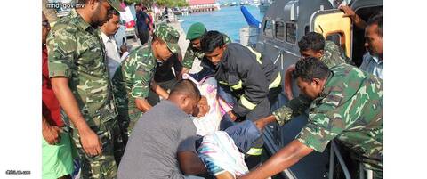 ކަނޑުމަތީގައި ސްޓްރޯކެއް ޖެހުނު މީހަކު ކޯސްޓްގާޑުން މާލެގެނެސްފި