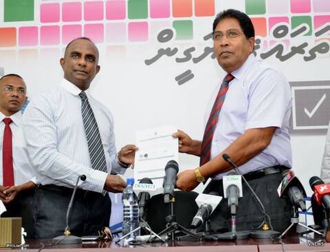 ކަނޑިތީމު ދާއިރާގެ މެމްބަރު މުހައްމަދު ހުސެން ޖުމްހޫރީ ޕާޓީ އަށް ސޮއިކުރައްވައިފި