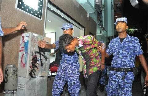 މަސާޖުޕާލާއެއް ފުލުހުންގެ ބެލުމުގެ ދަށަށް ގެނެސްފި