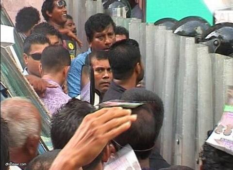 ސަލާމަތީ ބާރުތަކުގެ ސަފުތައް ފޫއަޅުވާލުމަށް ނަޝީދު އިޝާރާތް ކުރައްވާ ވީޑިއޯއެއް އާއްމު ވެއްޖެ