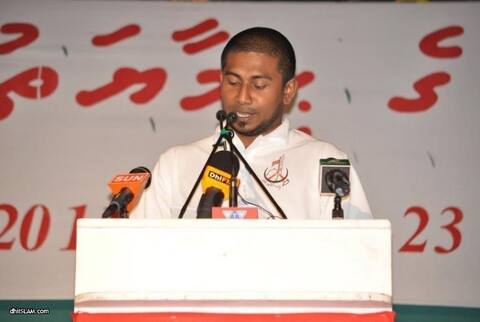 މަޚްލޫފު އިދިކޮޅު ފަޅިއަށް އެރުއްވި ޚަބަރު އަމިއްލަފުޅަށް ރިޓްވީޓް ކުރައްވައިފި