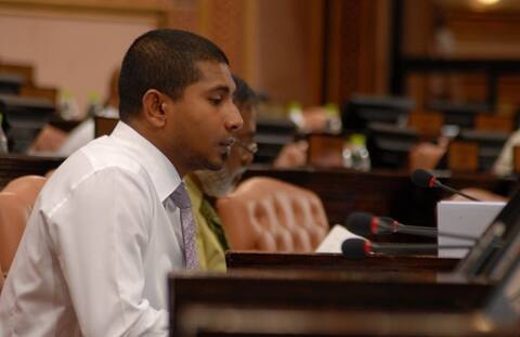 އިސްލާމްދީނަށްވުރެ ޕާޓީ ފިކުރު ކުރިއަށް ނުނެރުމަށް މަޚްލޫފް އިލްތިމާސްކުރައްވައިފި