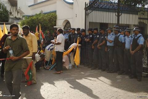 ދޮންވެ ފީވަމުންދާ ޑިމޮކްރަސީ