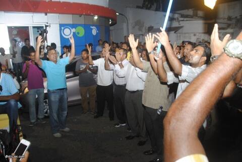 ސިޔާސީ މަޤްޞަދުގައި ދީން ހަތިޔާރަކަށް ހެދުމުގެ ހިތިރަހަ ދިވެހިންގެ ކަރުބުޑުގައި ލަނީ!
