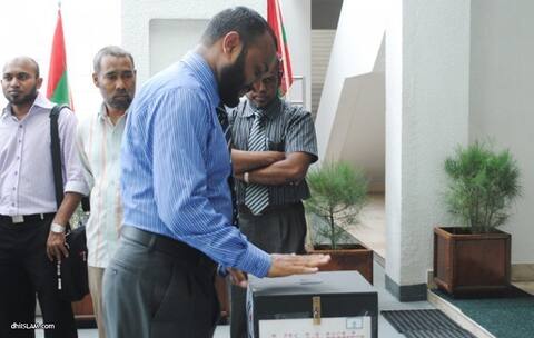 މިސްކިތްތަކަށް ދިމާވެފައިވާ ކަންކަން ހައްލުކުރުމަށް މާލިއްޔަތު ޤާނޫނުގެ ދަށުން އެކަމެއް ހުށަހެޅުއްވީމާ އެމިސްކިތެއްގެ ކަންކަން ވަގުތުން ކުރިއަށް ގެންދާނަން: އިސްލާމިކް މިނިސްޓަރ