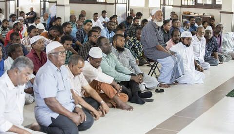 މުޅި ރާއްޖޭގައިވެސް ޖަމާއަތުގައި ނަމާދުކުރުން ހުއްޓާލަން އަންގައިފި