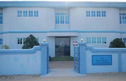 ތިން ފުޅި ބަނގުރަލާއެކު ޅ.ނައިފަރުން މީހަކު ފުލުހުންގެ ބެލުމުގެ ދަށަށް ގެންގޮސްފި