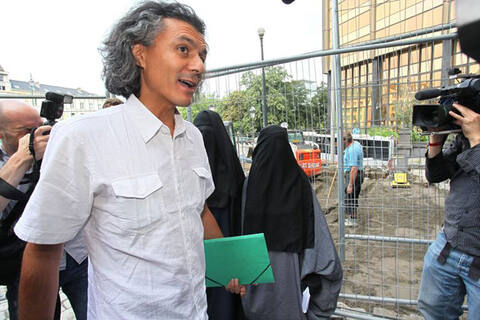 މޫނު ބުރުގާއެޅުމުގެސަބަބުން ޖޫރިމަނާ ދައްކަންޖެހިއްޖެ އަންހެނެއްގެ ޖޫރިމަނާ ދައްކައިދިނުމުގެ ގޮތުން ހިލޭ އެހީދޭ ފަންޑެއް ހުޅުވައިފި