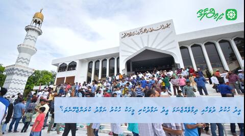 ޢީދު ހުކުރު ދުވަހާއި ދިމާވެއްޖެނަމަ ޢީދު ނަމާދުކުރި މީހަކު ހުކުރު ނަމާދު ކުރަންޖެހޭނެތަ؟