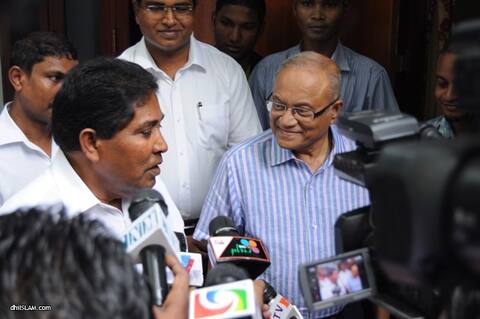 ޤާސިމް އާއި މައުމޫނު ބައްދަލުކުރެއްވުން