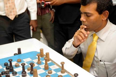 ޤައުމުގެ ރައީސެވެ! ތިޔައީ ﷲ ގެ އަޅެކެވެ. ރައްޔިތުންގެ ޚާދިމެކެވެ.