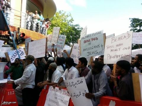 ކުއްލި ޚަބަރު: ރަސޫލާއާ ދެކޮޅަށް ފިލްމު އުފެއްދި މައްސަލާގައި ރާއްޖޭގައިވެސް މުޒާހަރާ ކުރަން ފަށައިފި