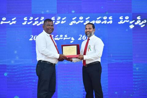 "ސިޔާސީ ނުތަނަވަސްކަމުގެ ސަބަބުން ދިވެހިންގެ ބަދަހިކަމުގައި ކޫރުން އެޅޭ"