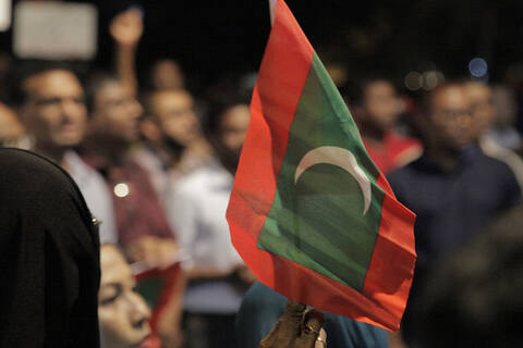 ސިޔާސަތުން، އެދެވޭ މަންޒަރު!