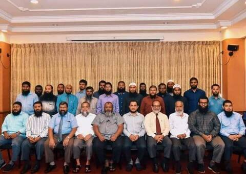 ކްރިސްމަސް ފާހަގަ ނުކުރުމަށް ޢިލްމުވެރިންގެ ގުޅުމުން ގޮވާލައްވައިފި