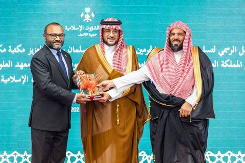ސަޢުދީން ރާއްޖޭގެ އިސްލާމީ ލައިބްރަރީތަކަށް 64,000 ފޮތް ހަދިޔާކޮށްފި