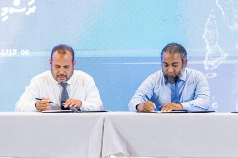 ތިނަދޫ ސިޓީގައި ވަޤުފް އިމާރާތެއް ބިނާކުރަން ގްލަޓް އިންވެސްޓްމެންޓް ޕްރައިވެޓް ލިމިޓެޑާއި ހަވާލުކޮށް، އެއްބަސްވުމުގައި ސޮއިކޮށްފި