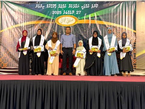 ފޭދޫގައި ހިންގި ނަމާދު ޕްރޮގްރާމް 93 ދަރިވަރުން ފުރިހަމަކޮށް ސެޓްފިކެޓް ދީފި