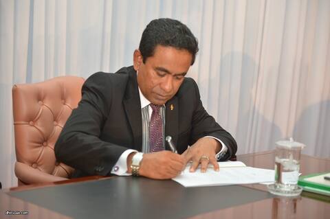 ހަލާލް ސެޓްފިކެޓް ދޫކުރުމުގެ ކަންތައްތައް އިސްލާމިކް އެފެއާޒް މިނިސްޓްރީއާ ރައީސް ޔާމީން ހަވާލުކުރައްވައިފި